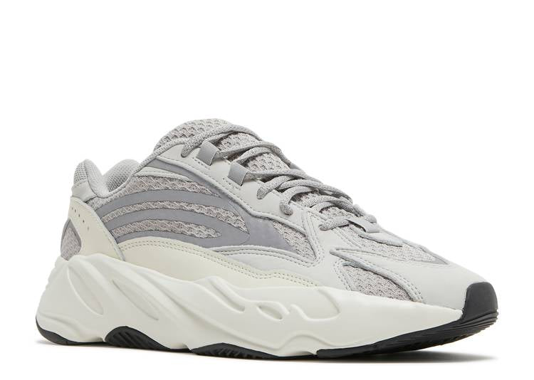 Does yeezy sales 700 have boost